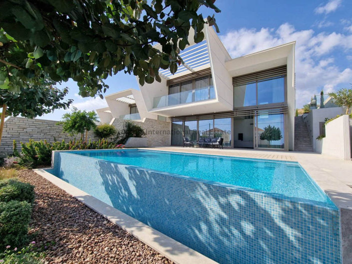 Image No.1-3 Bed Villa for sale