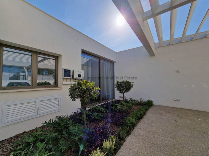 Image No.13-Villa de 4 chambres à vendre à Mouttagiaka