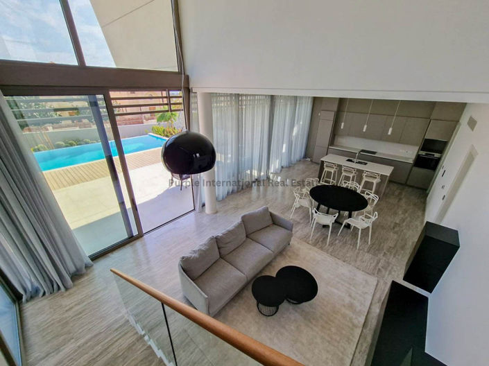 Image No.2-Villa de 4 chambres à vendre à Mouttagiaka