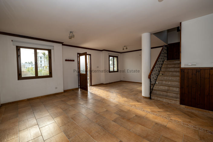 Image No.5-Villa de 4 chambres à vendre à Aradippou