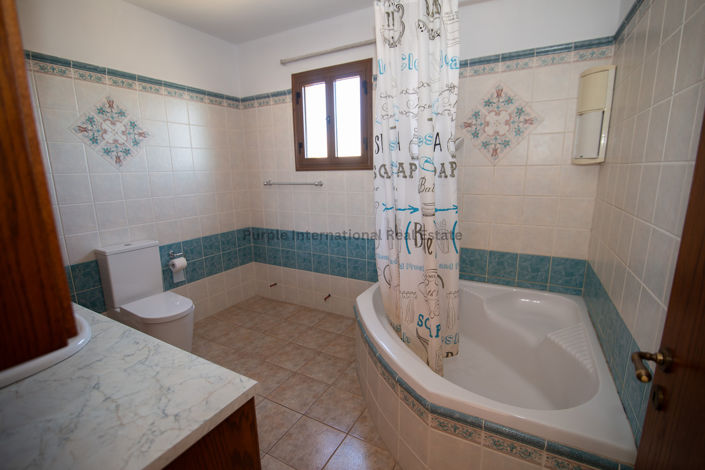 Image No.8-4 Bed Villa for sale