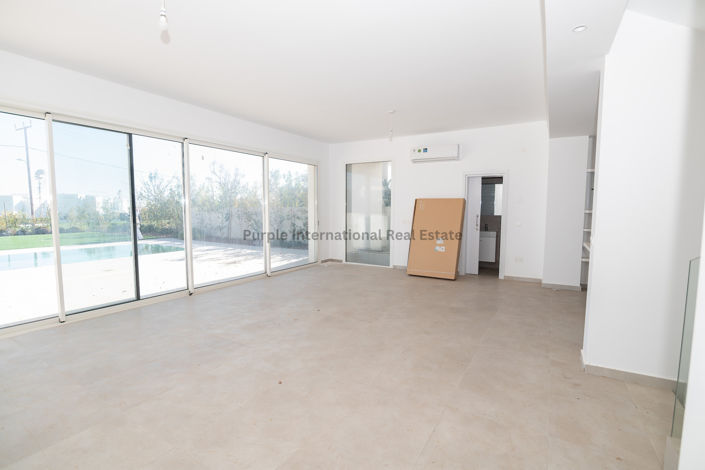 Image No.2-6 Bed Villa for sale