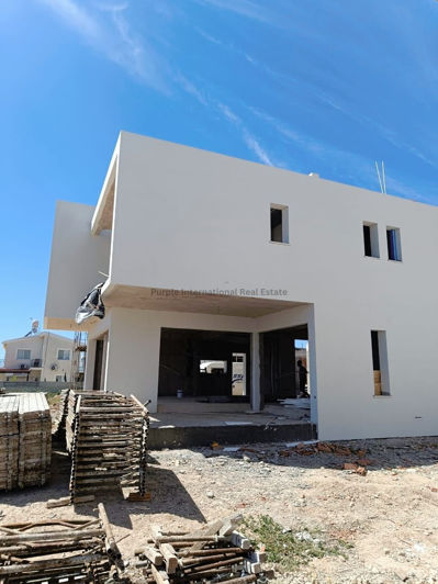 Image No.2-Villa de 4 chambres à vendre à Peyia