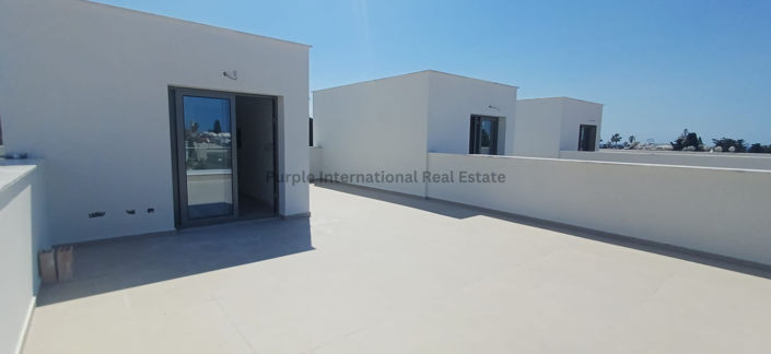 Image No.18-3 Bed Townhouse for sale