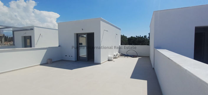 Image No.8-3 Bed Townhouse for sale