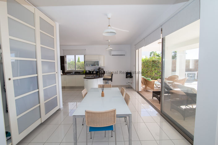 Image No.12-Villa de 4 chambres à vendre à Larnaca