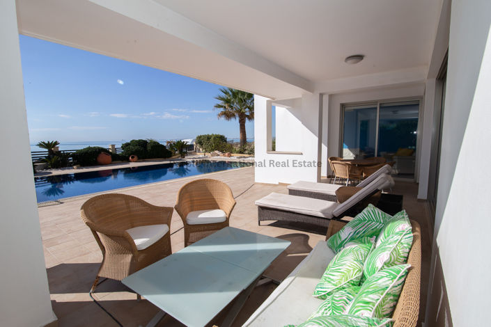 Image No.2-Villa de 4 chambres à vendre à Larnaca