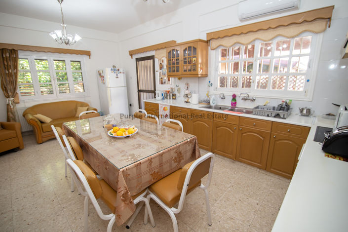 Image No.2-Villa de 4 chambres à vendre à Larnaca