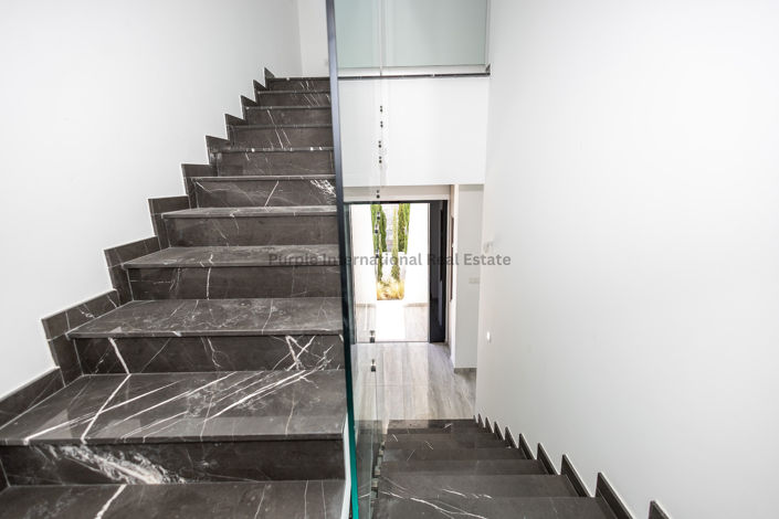 Image No.14-5 Bed Villa for sale