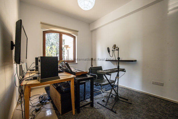 Image No.10-7 Bed Villa for sale