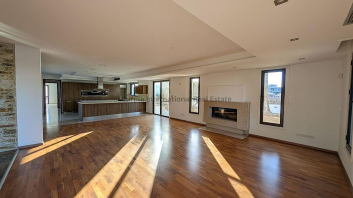 Image No.10-6 Bed House for sale