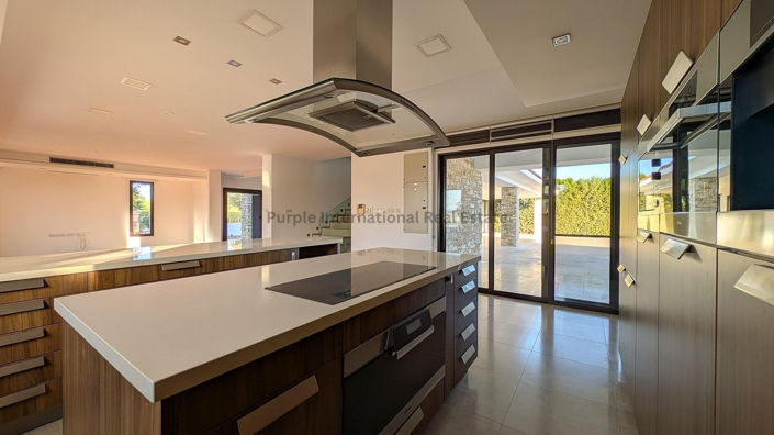 Image No.13-6 Bed House for sale