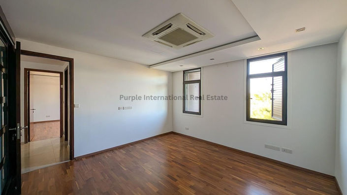 Image No.28-6 Bed House for sale