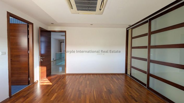 Image No.31-6 Bed House for sale