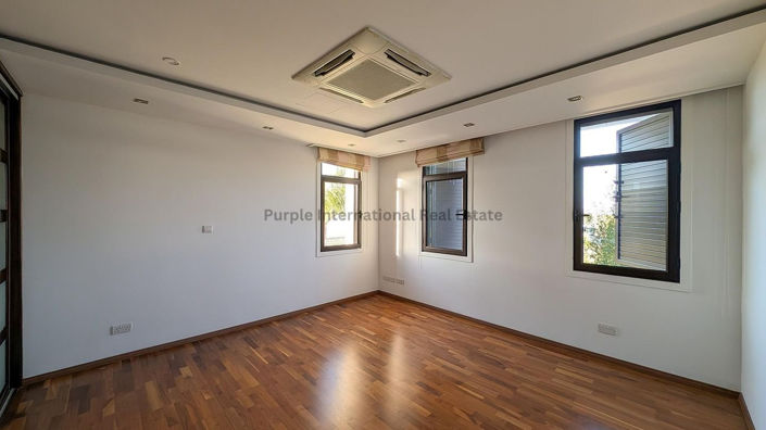 Image No.34-6 Bed House for sale