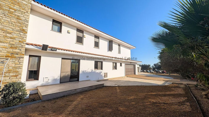 Image No.38-6 Bed House for sale