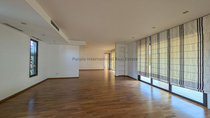 Image No.7-6 Bed House for sale