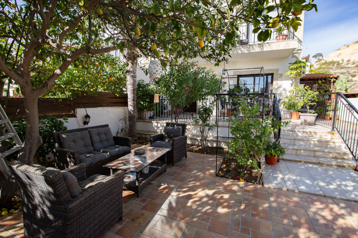 Image No.1-3 Bed Villa for sale