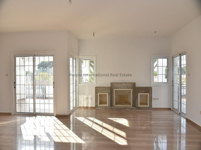 Image No.3-4 Bed Villa for sale