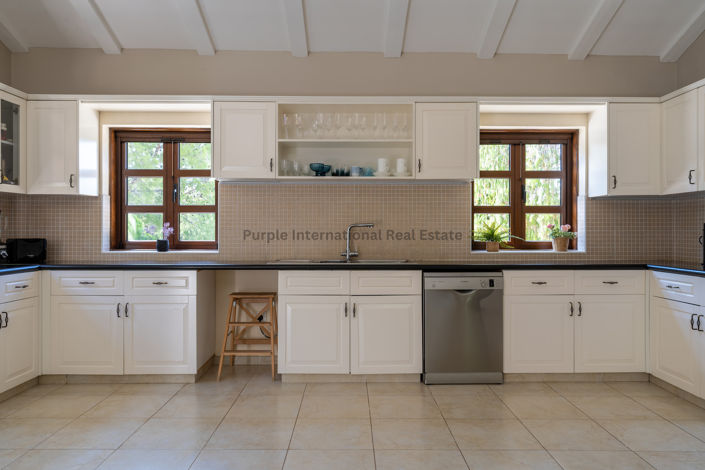 Image No.11-8 Bed Villa for sale