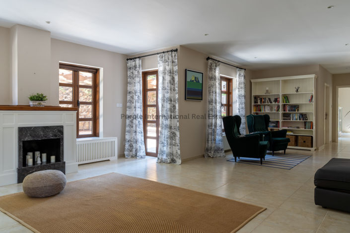 Image No.15-8 Bed Villa for sale