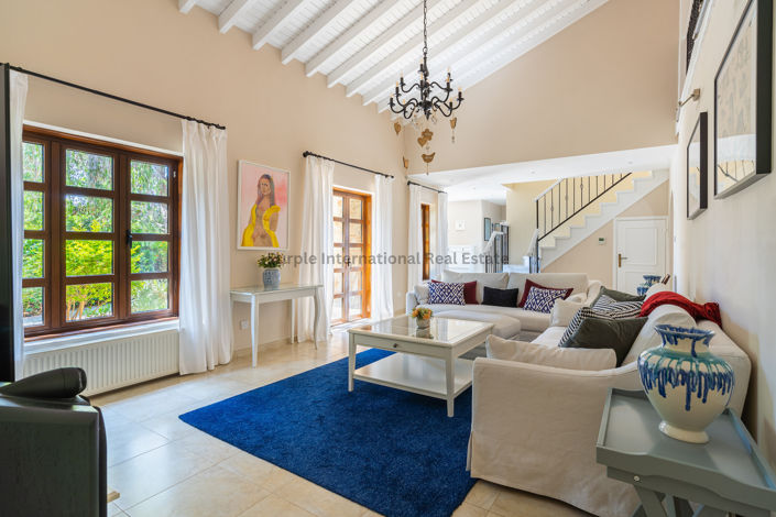 Image No.2-8 Bed Villa for sale