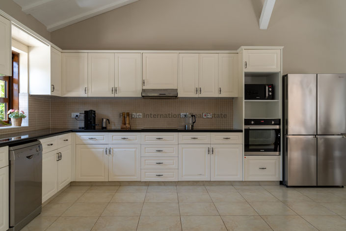 Image No.9-8 Bed Villa for sale