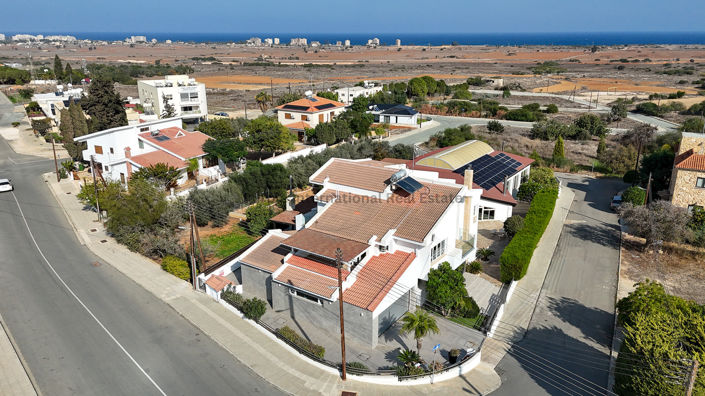 Image No.1-5 Bed Villa for sale