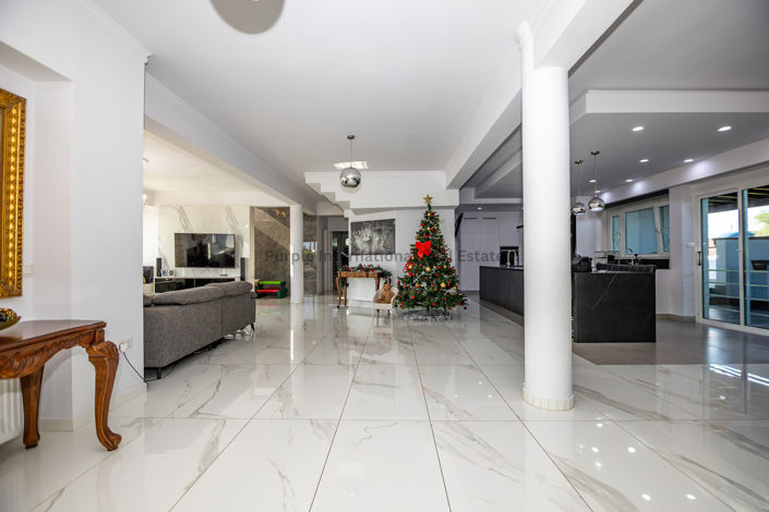 Image No.9-5 Bed Villa for sale