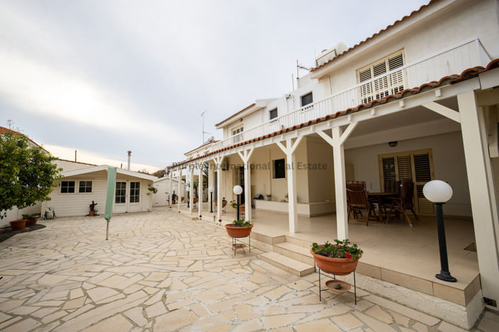Image No.2-4 Bed Villa for sale