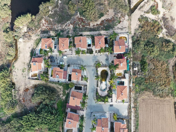 Image No.2-3 Bed Villa for sale