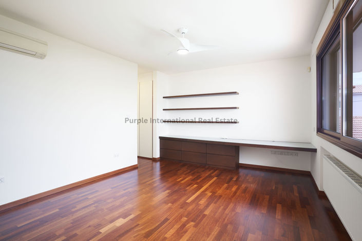 Image No.10-6 Bed Villa for sale