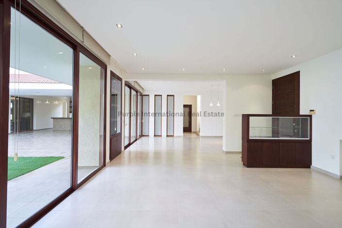 Image No.2-6 Bed Villa for sale