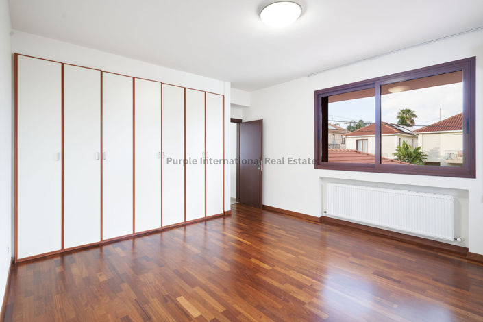 Image No.8-6 Bed Villa for sale