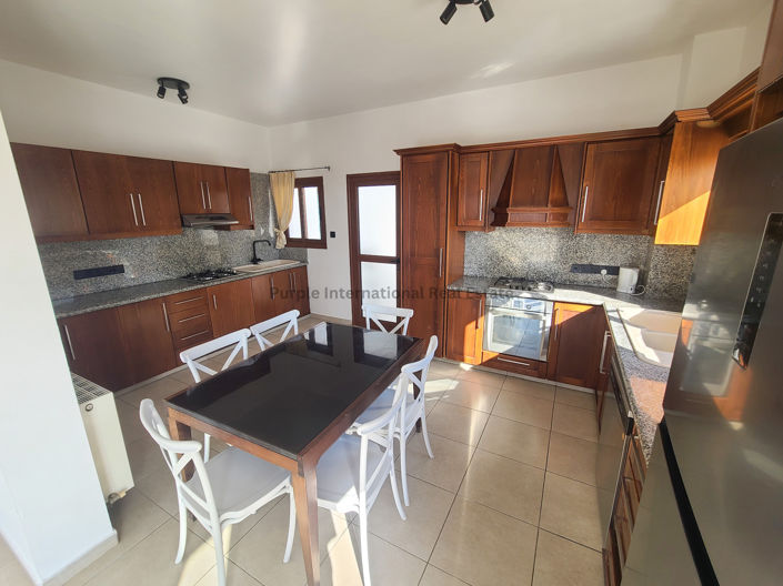 Image No.3-Villa de 4 chambres à vendre à Tsada