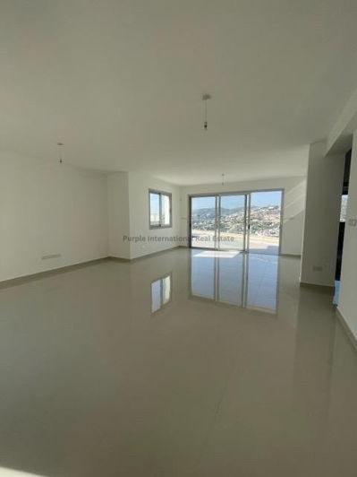 Image No.2-Villa de 5 chambres à vendre à Agios Tychonas