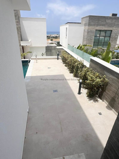 Image No.10-3 Bed Villa for sale