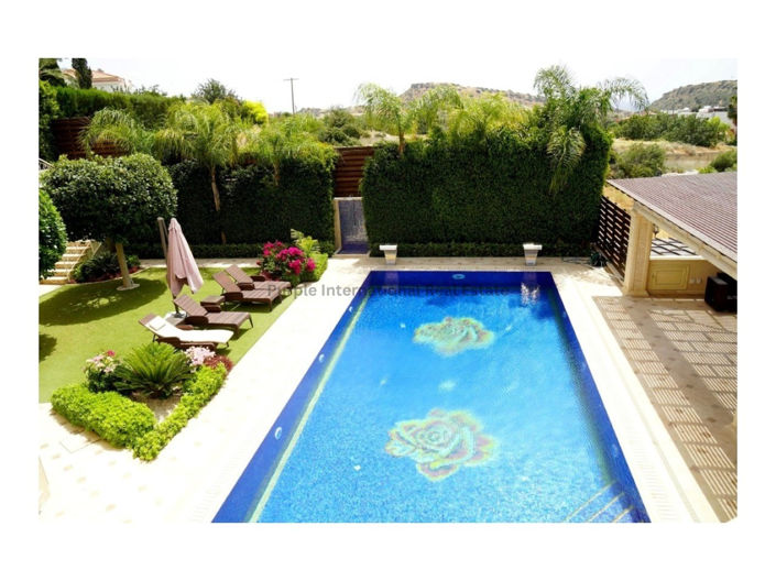 Image No.4-Villa de 5 chambres à vendre à Agios Tychonas