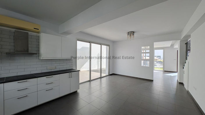 Image No.11-3 Bed House for sale