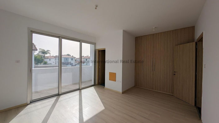 Image No.18-3 Bed House for sale