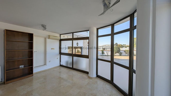 Image No.18-5 Bed House for sale