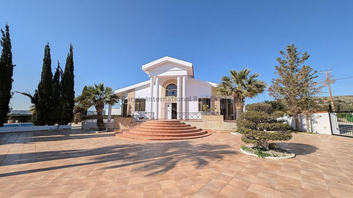 Image No.2-5 Bed House for sale