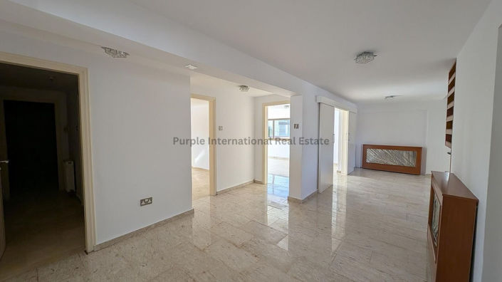 Image No.20-5 Bed House for sale