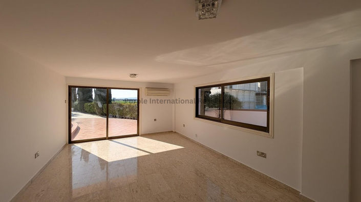 Image No.21-5 Bed House for sale