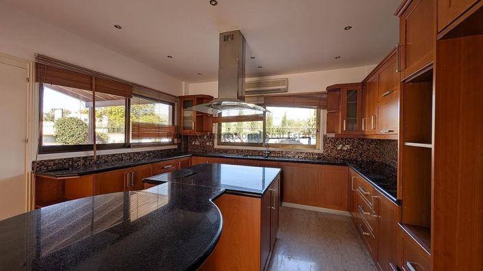 Image No.24-5 Bed House for sale