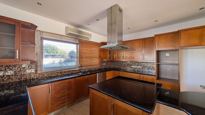 Image No.25-5 Bed House for sale