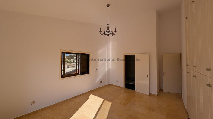 Image No.32-5 Bed House for sale