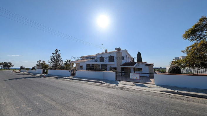 Image No.6-5 Bed House for sale