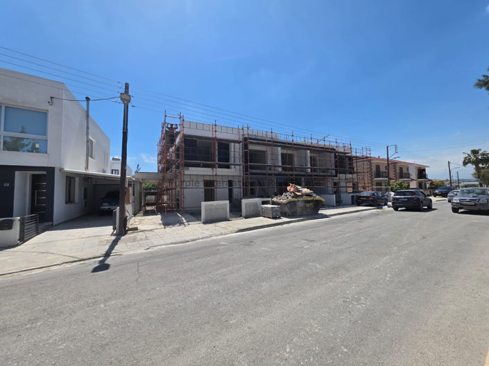 Image No.9-2 Bed Townhouse for sale