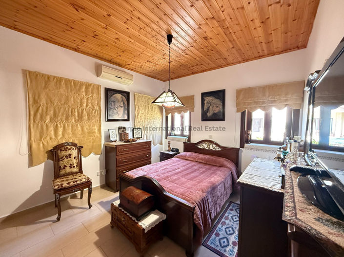 Image No.15-5 Bed House for sale